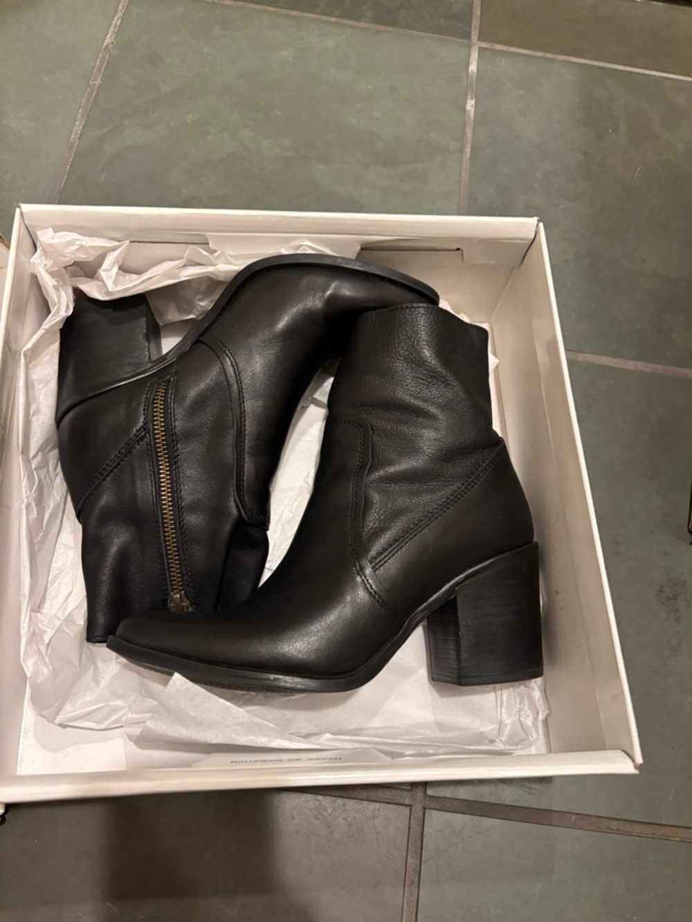 Steve Madden Black Leather Ankle Booties with Block Heel and pointed toe 6.5